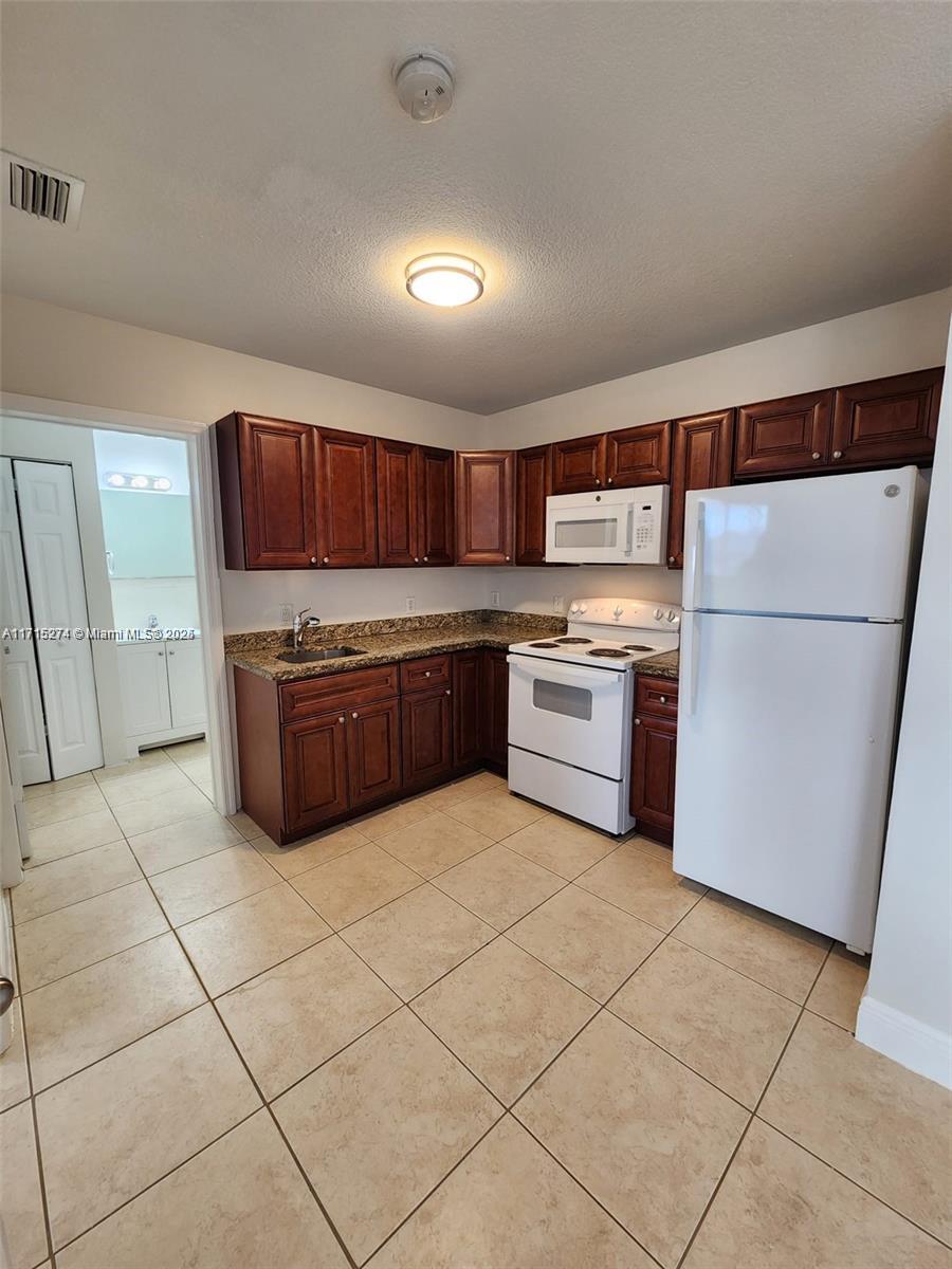 2185 NW 16 Terr # 3
