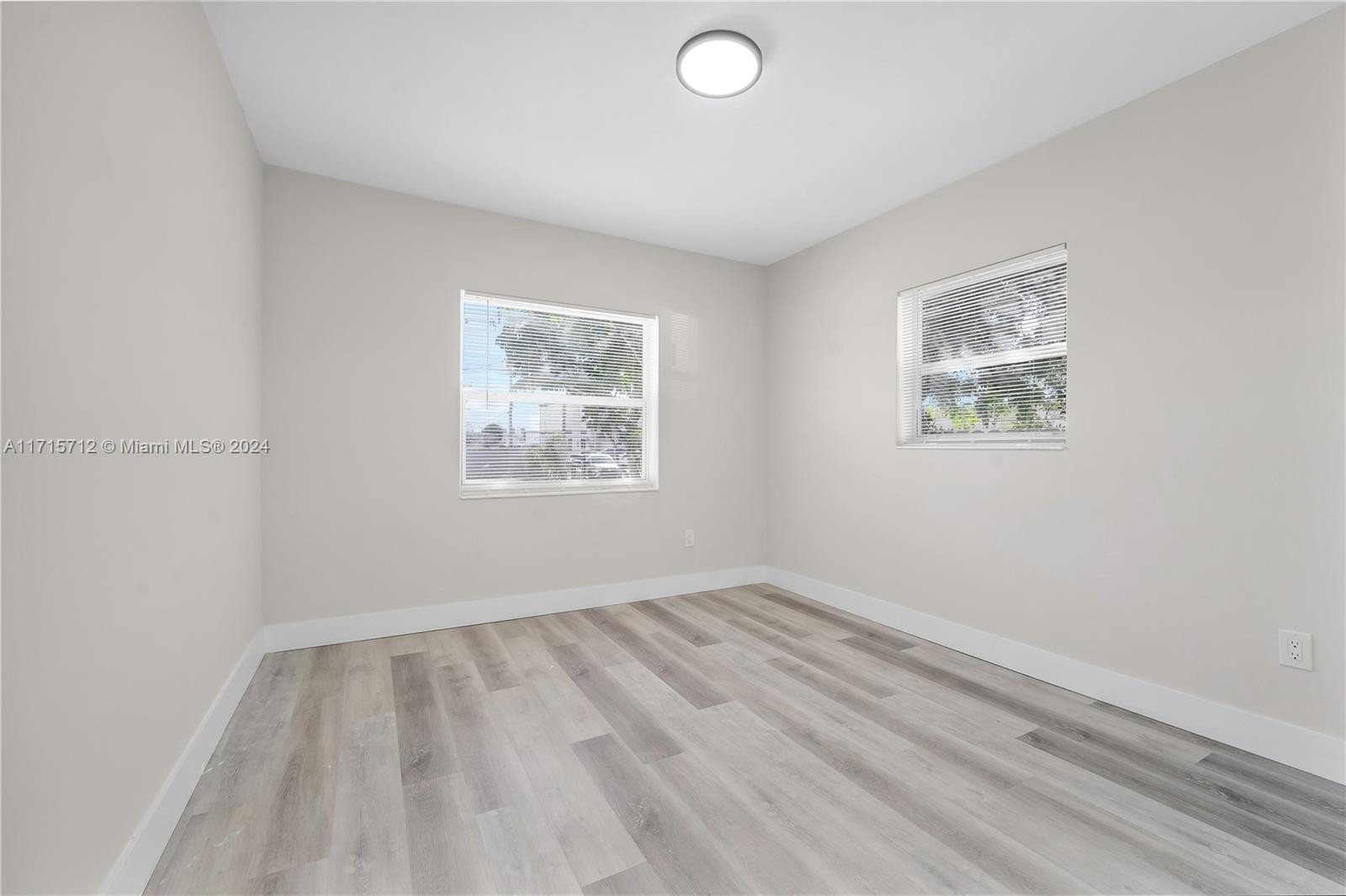 720 SW 60th Ave