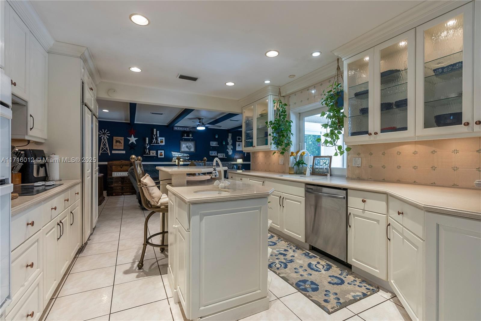 880 NW 73rd Ave