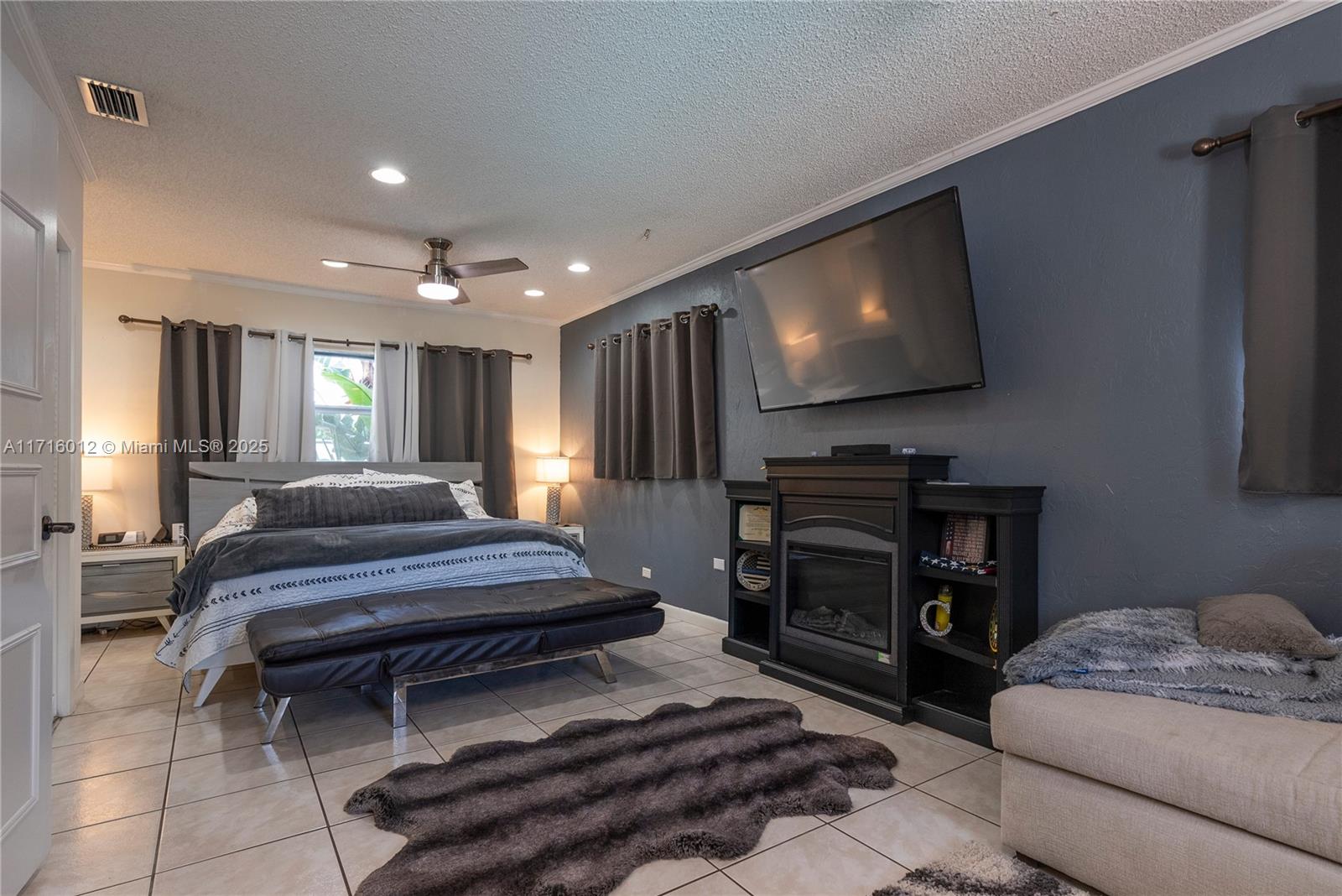 880 NW 73rd Ave