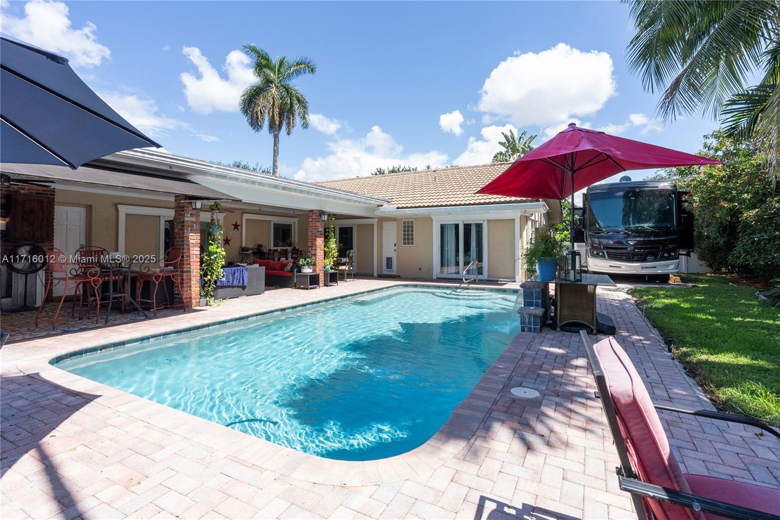 880 NW 73rd Ave