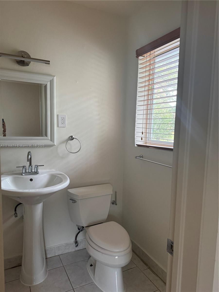 61 Edgewater Dr # 5