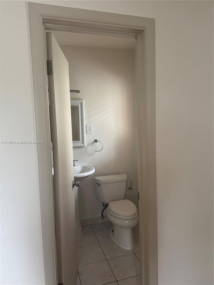61 Edgewater Dr # 5