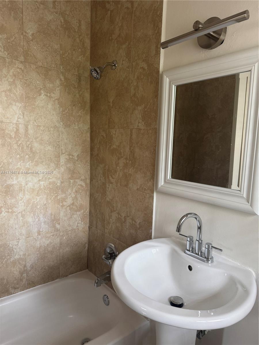 61 Edgewater Dr # 5