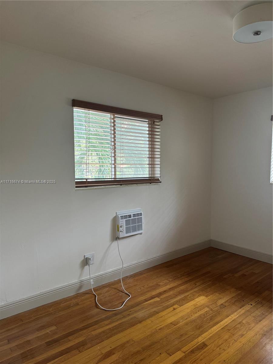 61 Edgewater Dr # 5