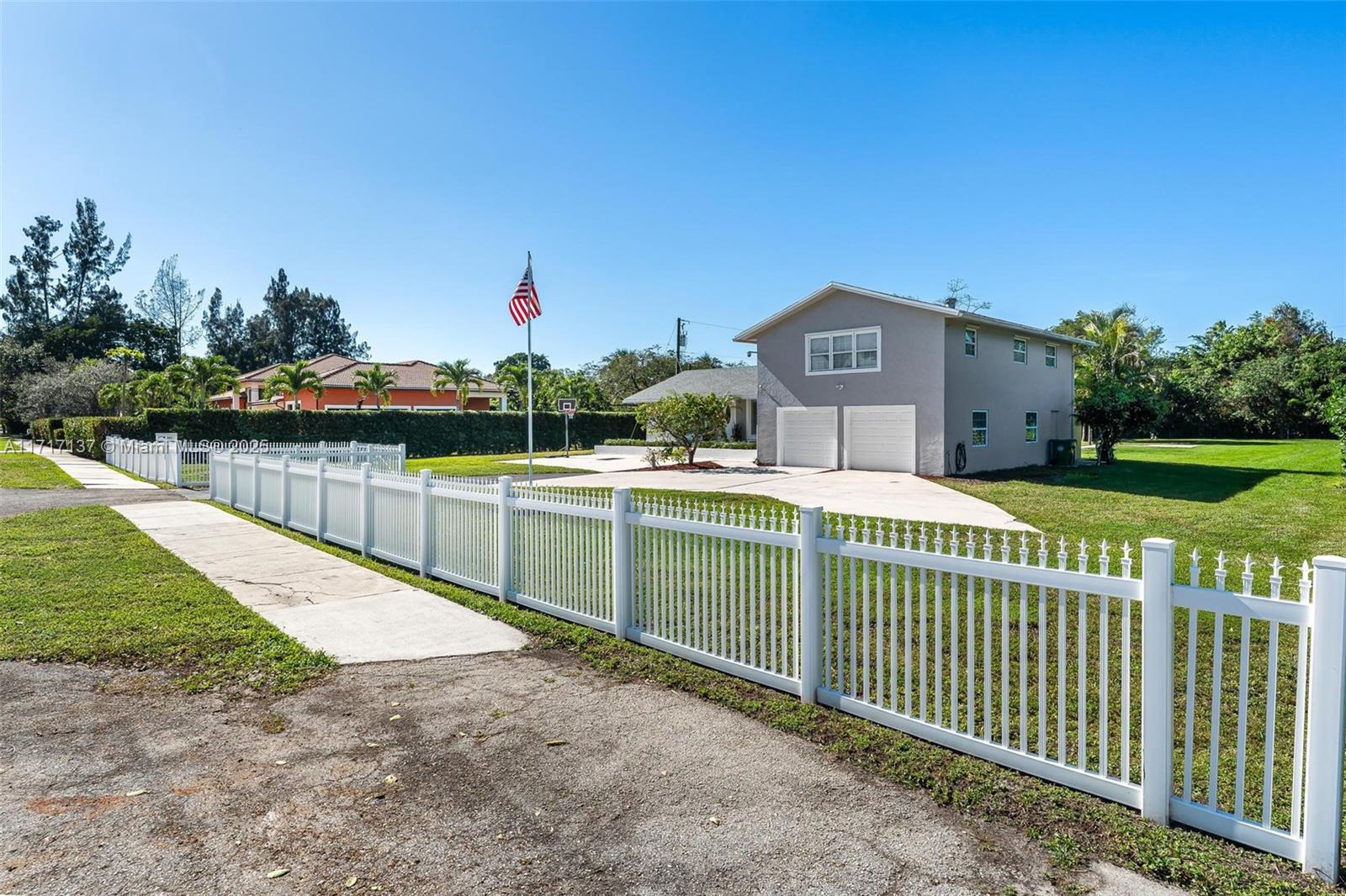 3051 SW 136th Ave