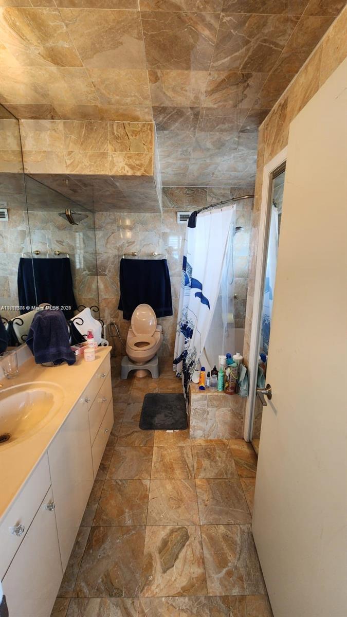 6039 Collins Ave # 25 Unit: PH-25