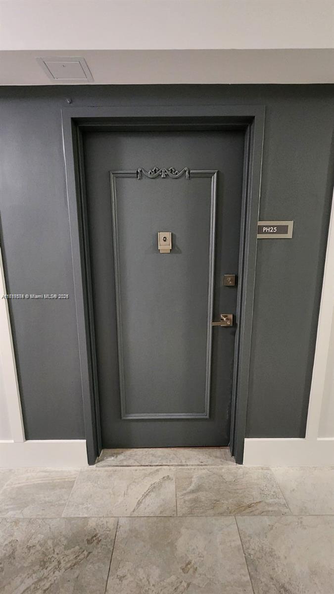 6039 Collins Ave # 25 Unit: PH-25