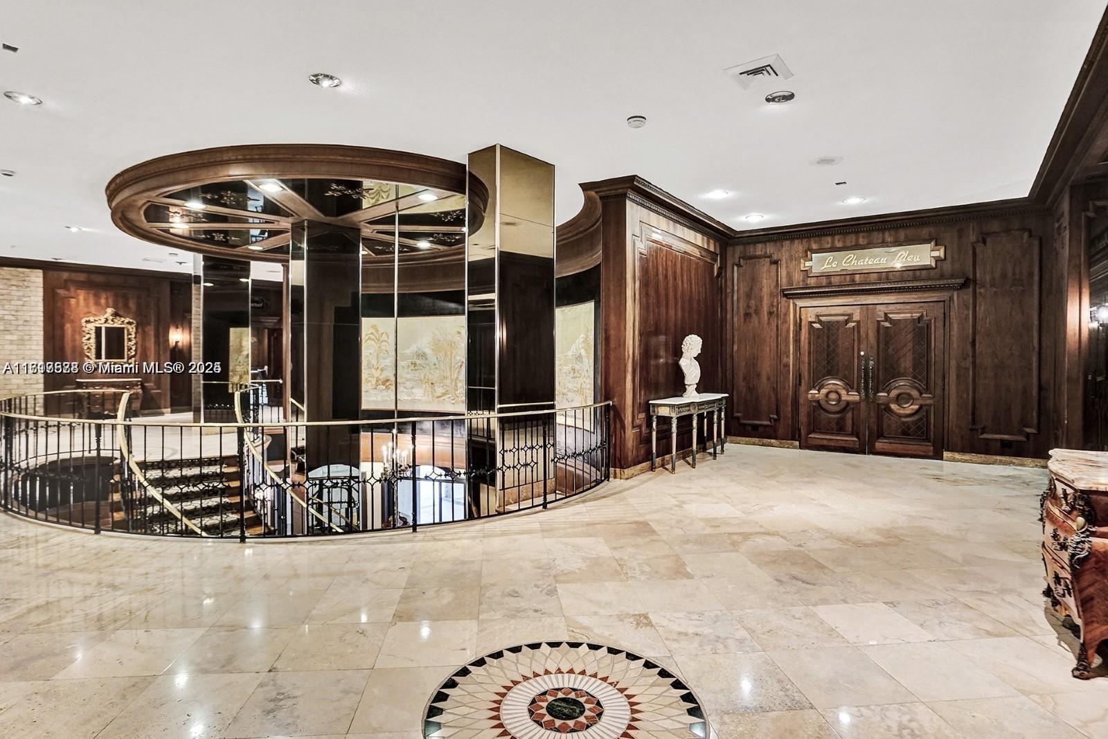 6039 Collins Ave # 25 Unit: PH-25