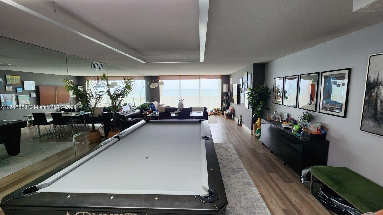 6039 Collins Ave # 25 Unit: PH-25