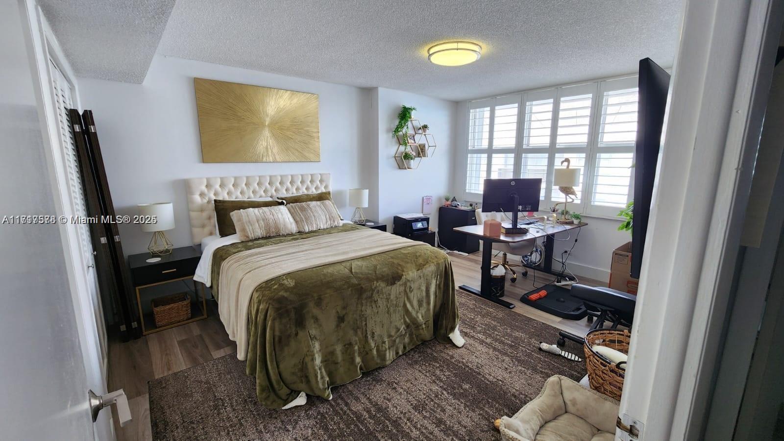 6039 Collins Ave # 25 Unit: PH-25