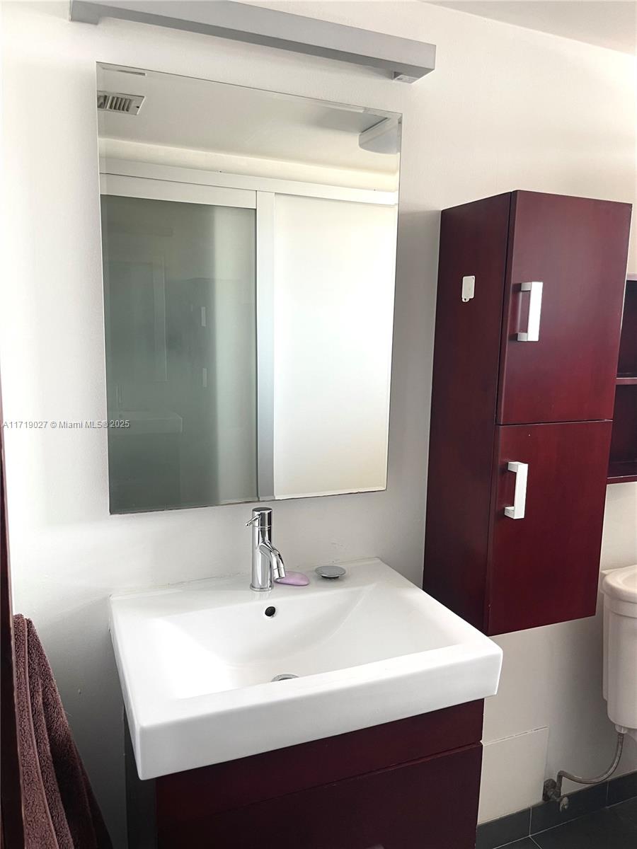 1615 Meridian Ave # 502