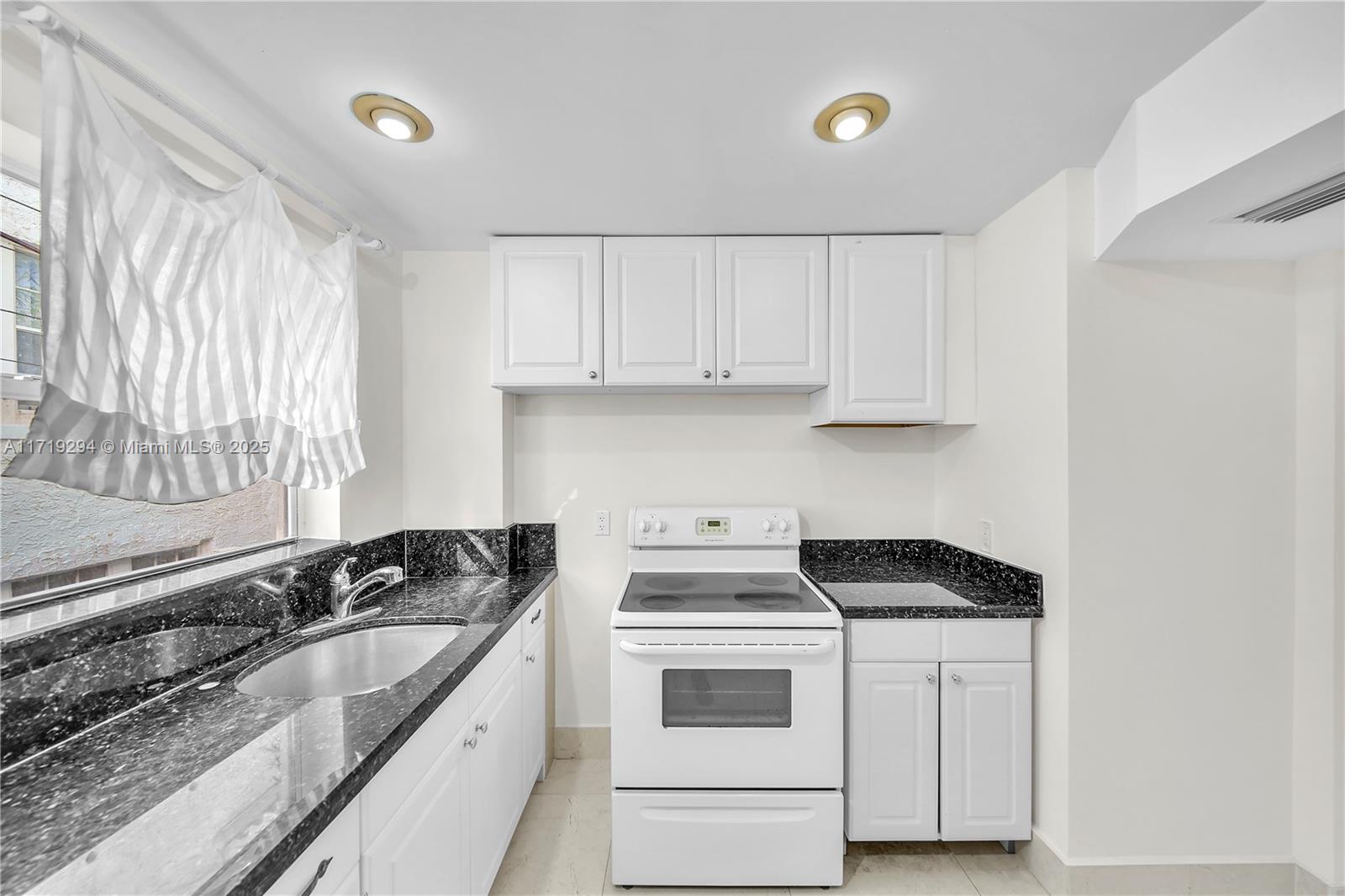 1612 Jefferson Ave # 304