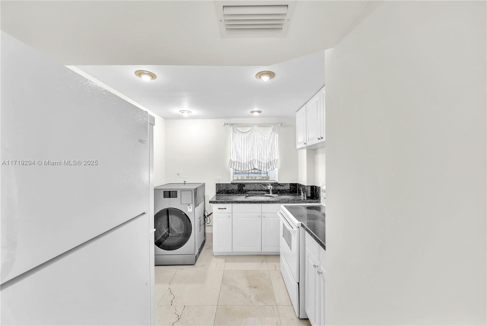 1612 Jefferson Ave # 304
