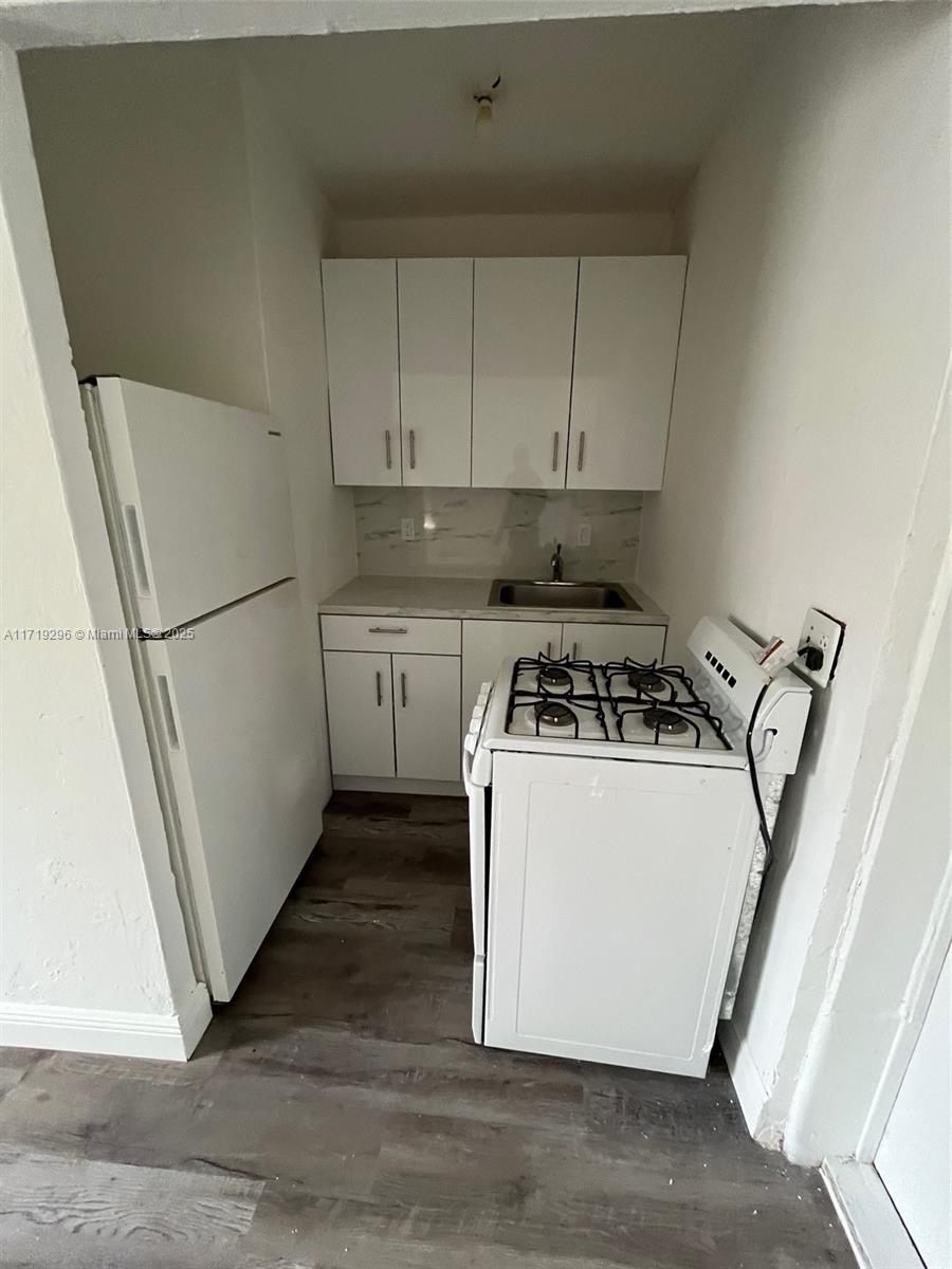 2035 Dewey Street # 3