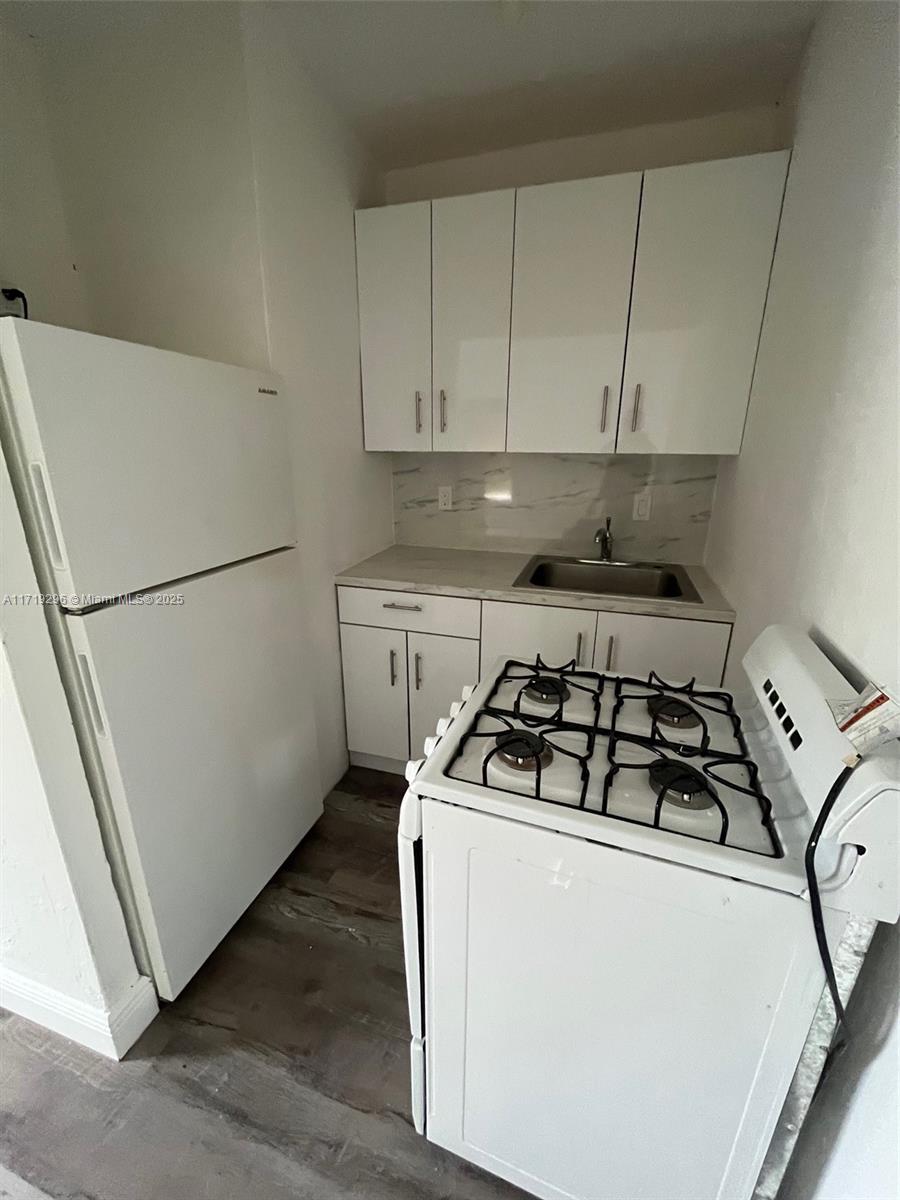 2035 Dewey Street # 3