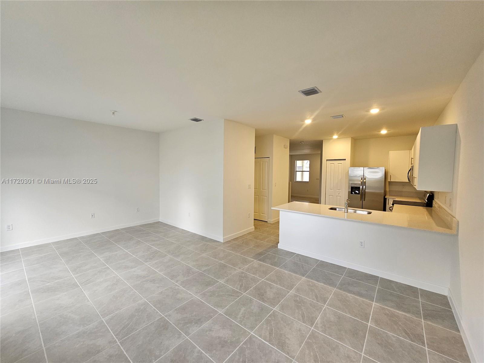 2875 SE 25 TERRACE Unit: .