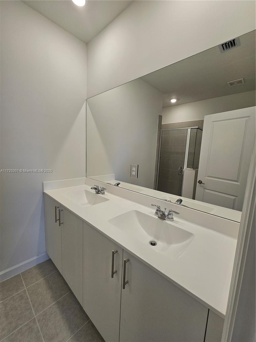 2875 SE 25 TERRACE Unit: .