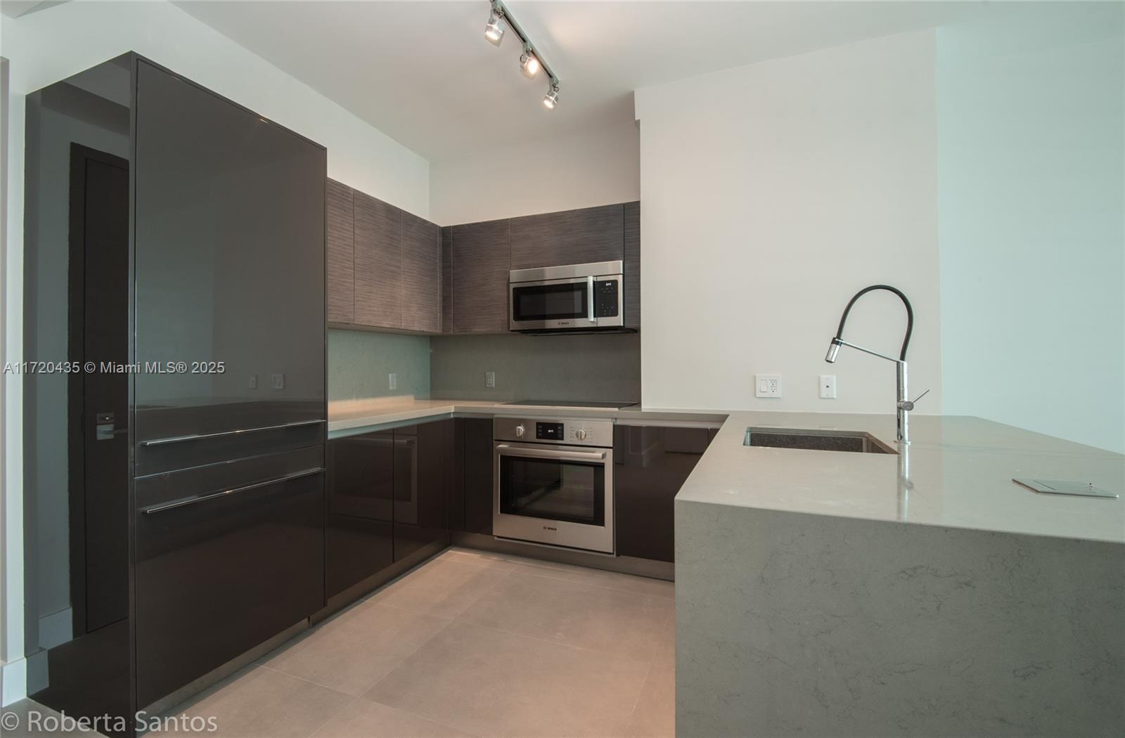 1080 Brickell Ave # 3205