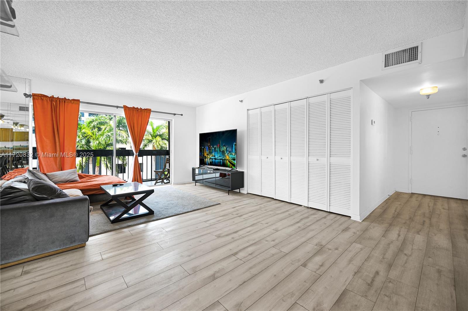 1345 West Ave # 404