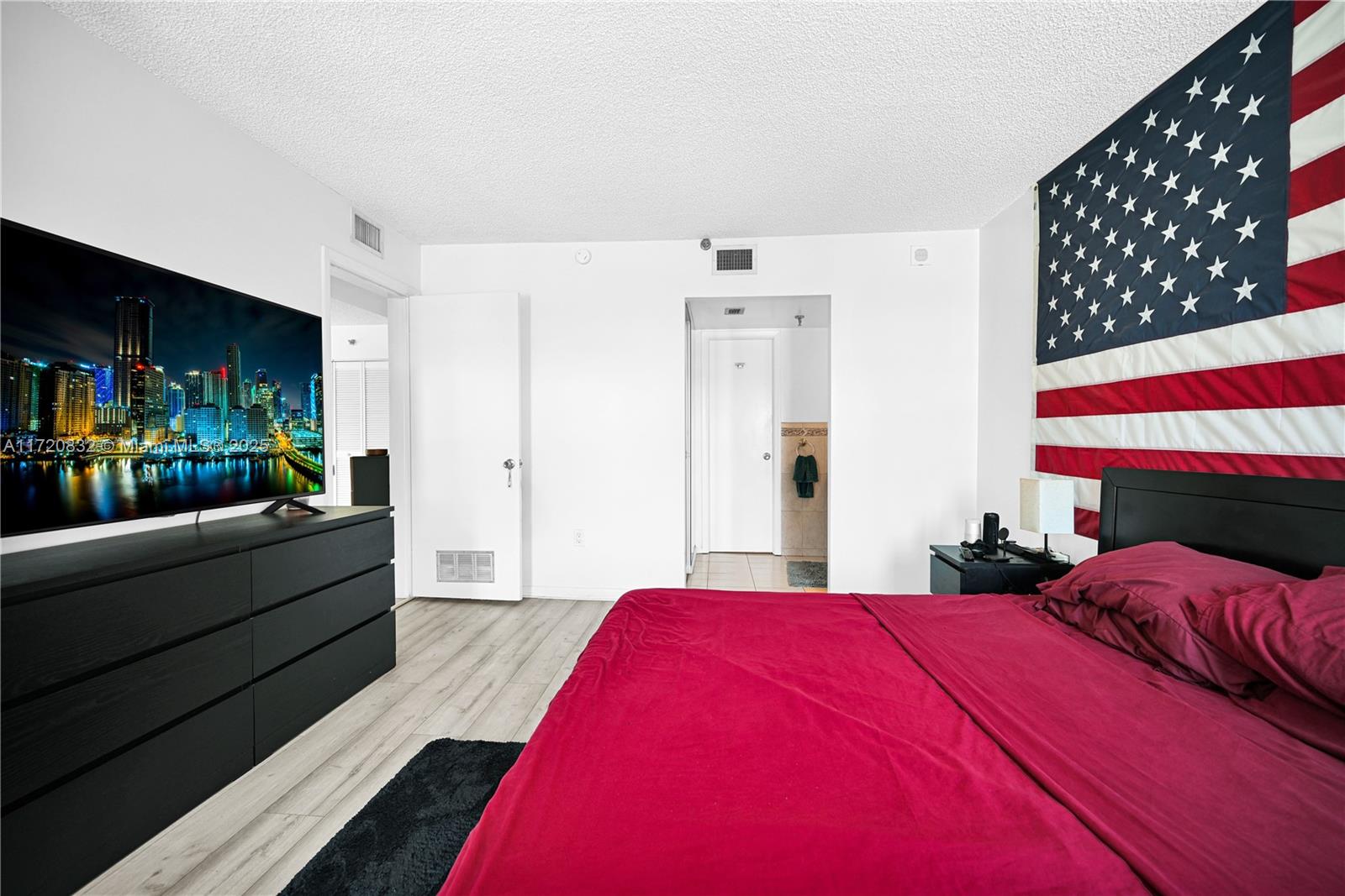 1345 West Ave # 404