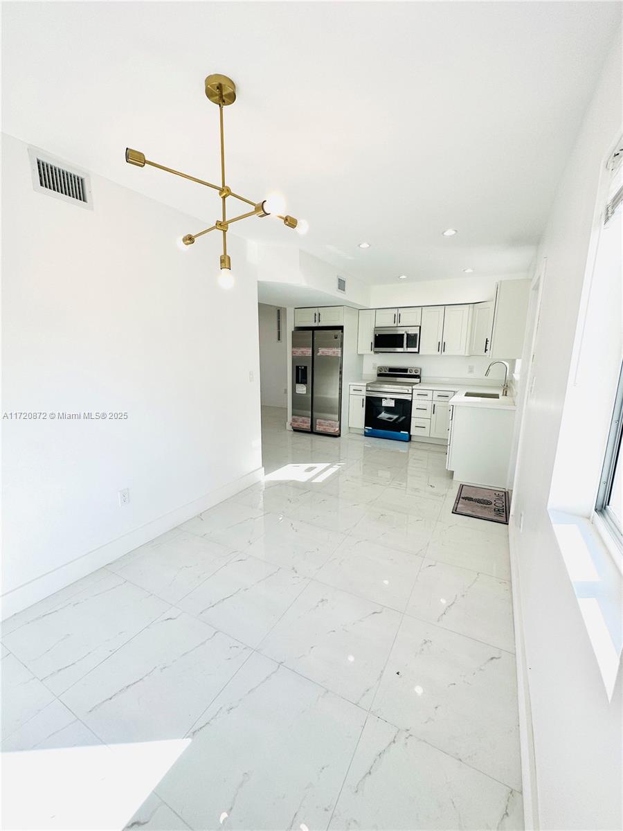 1800 NE 154th St