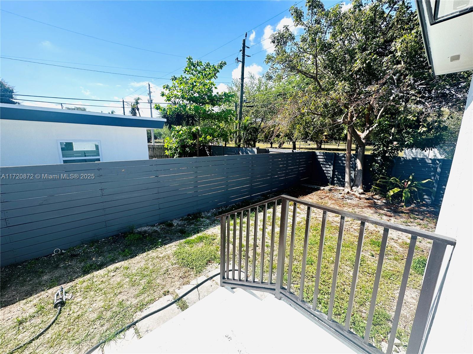 1800 NE 154th St