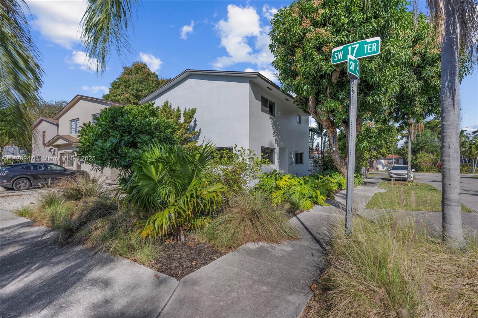 1710 SW 35th Ct