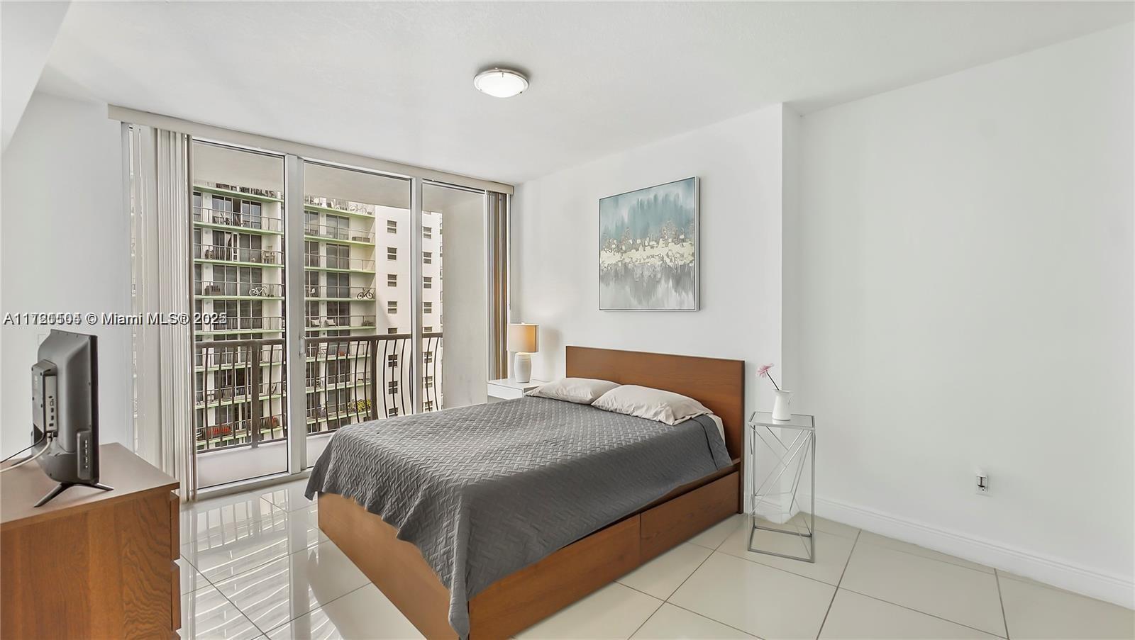 1750 N Bayshore Dr # 3305