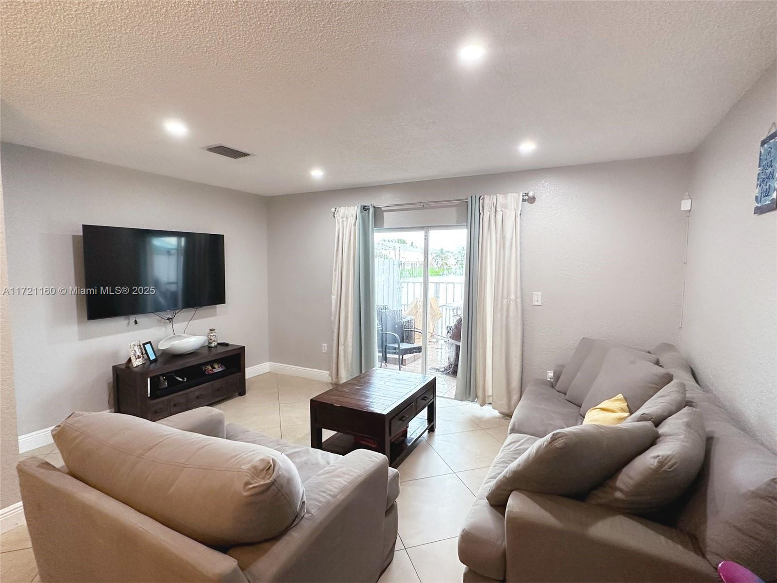 12106 SW 140th Ter # 21 Unit: 7-21