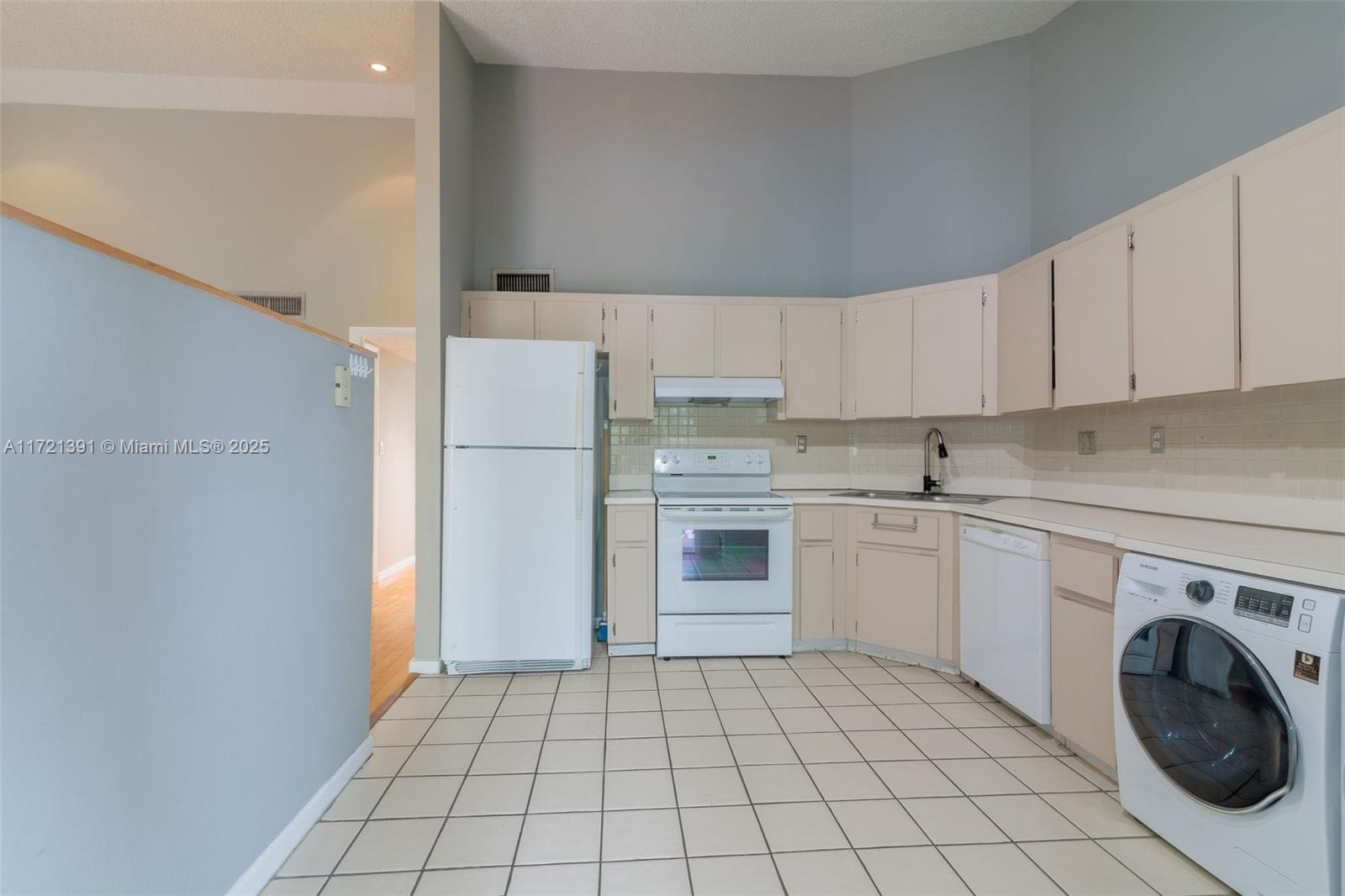 6745 SW 132nd Ave # 307