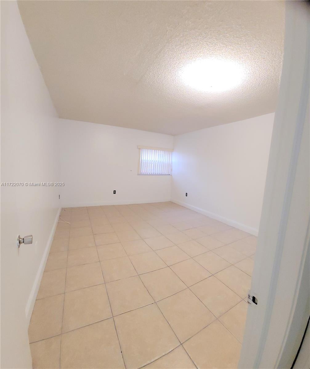 600 NE 25th St # 12