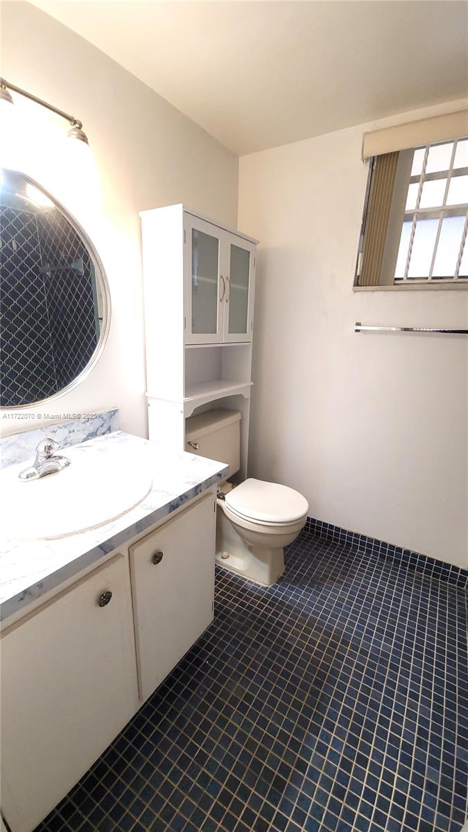 600 NE 25th St # 12