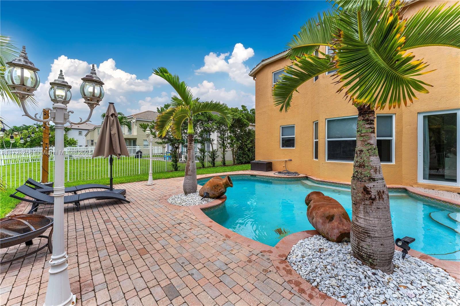 15818 SW 49th Ct
