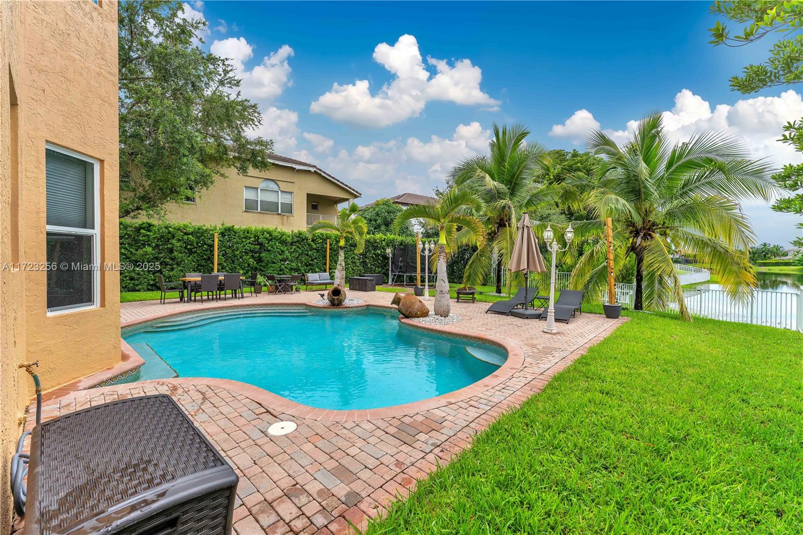 15818 SW 49th Ct