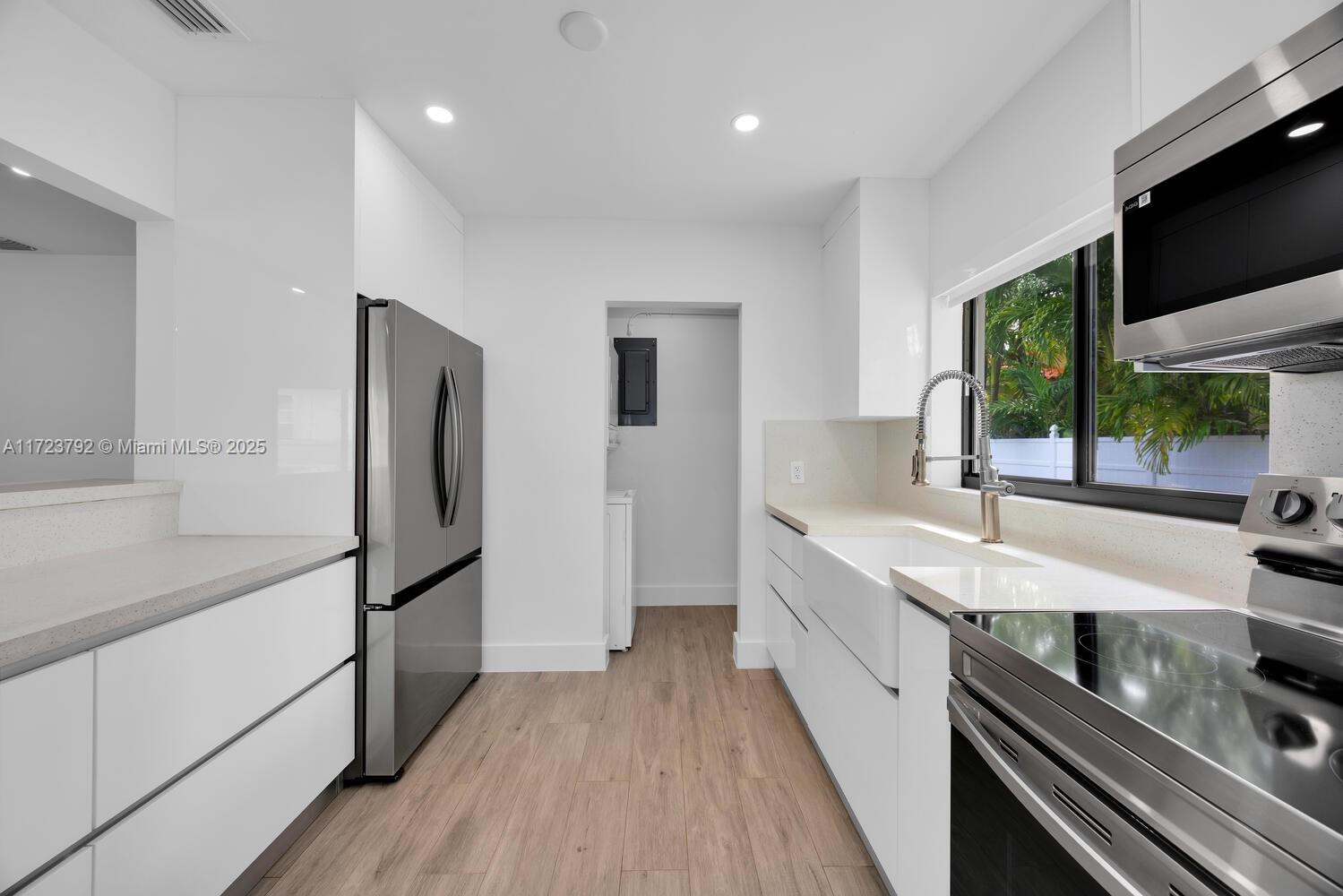 3600 SW 16th St # 3600