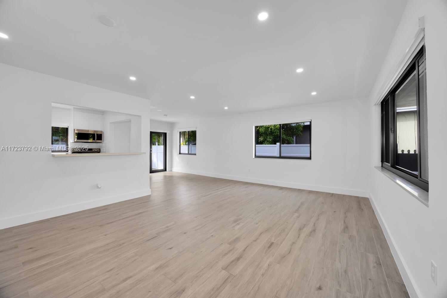 3600 SW 16th St # 3600