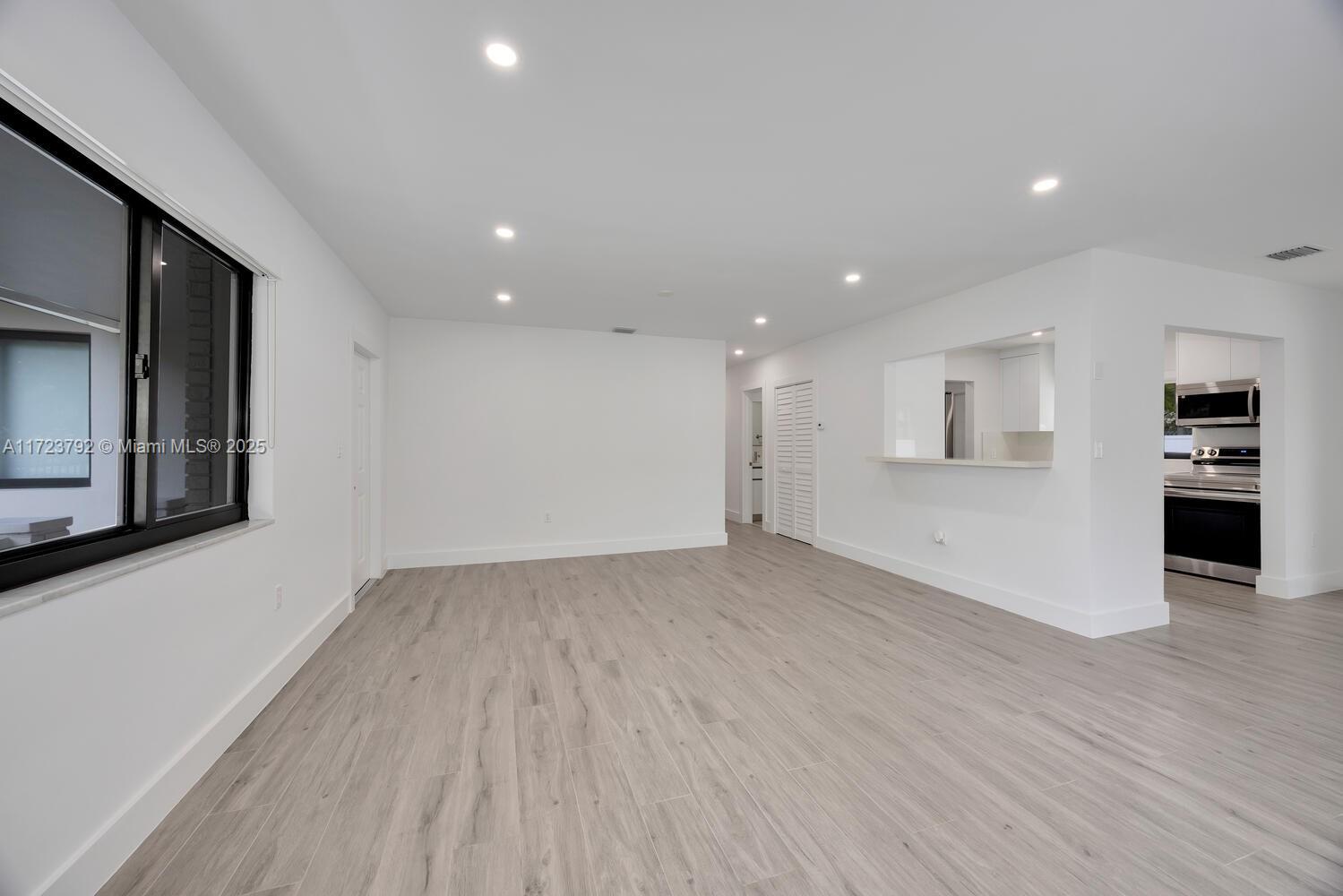 3600 SW 16th St # 3600