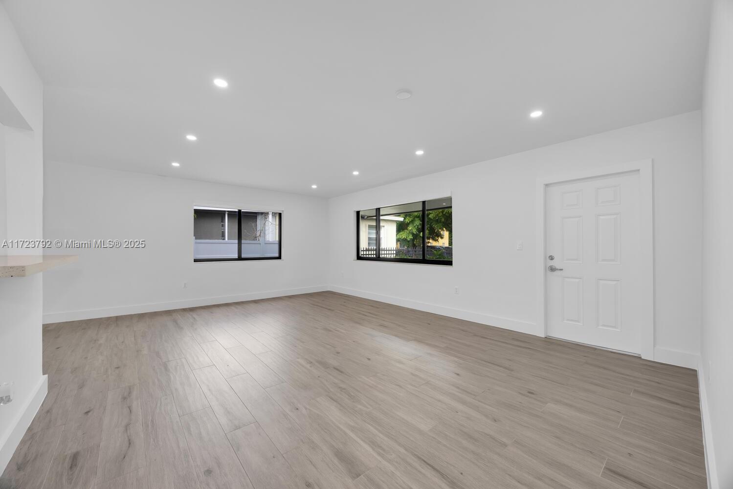 3600 SW 16th St # 3600