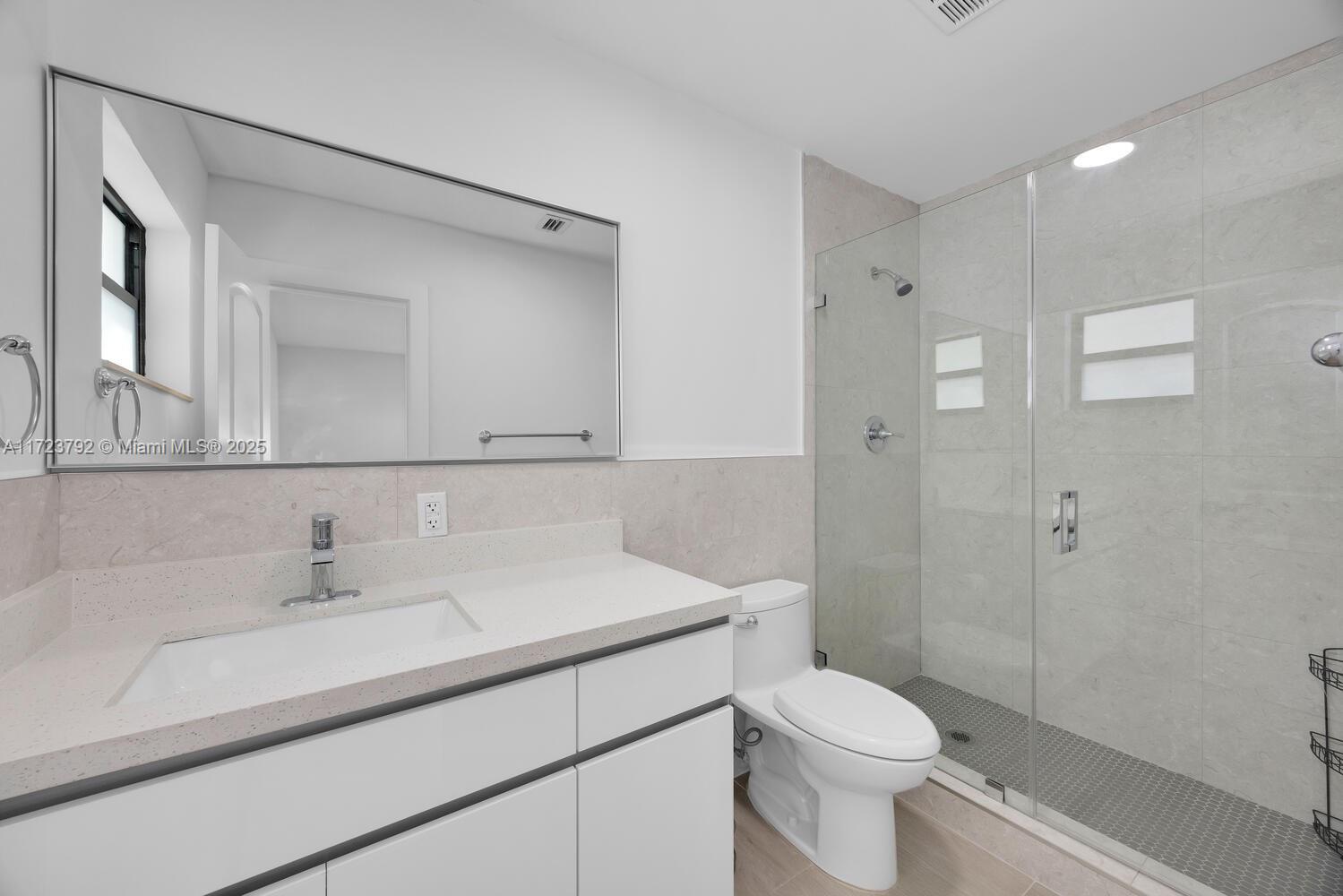 3600 SW 16th St # 3600