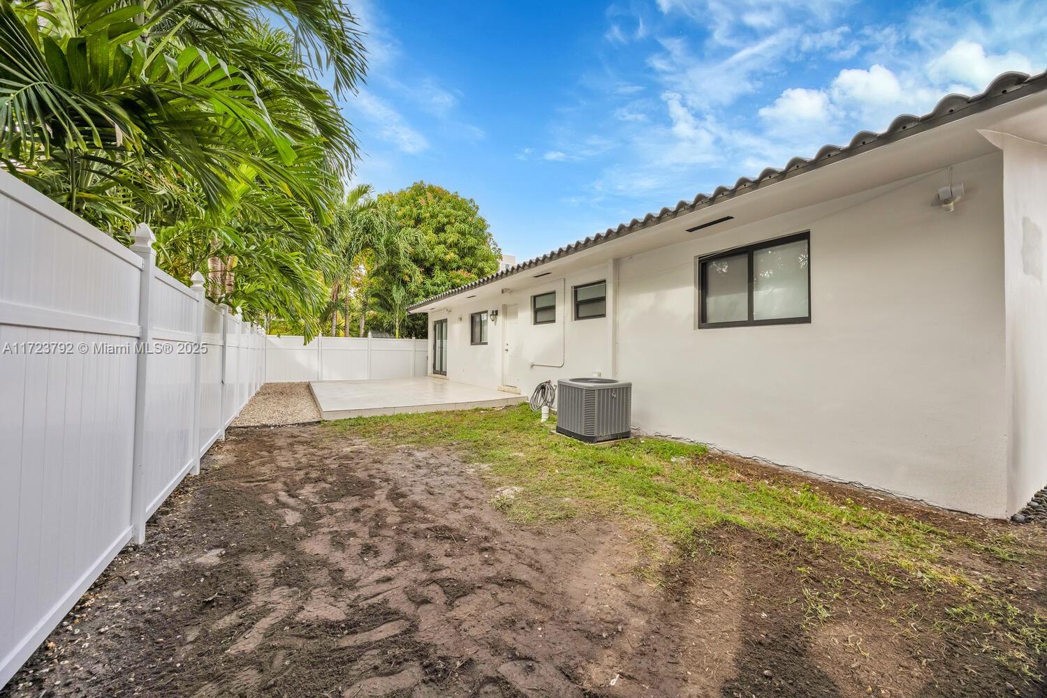 3600 SW 16th St # 3600