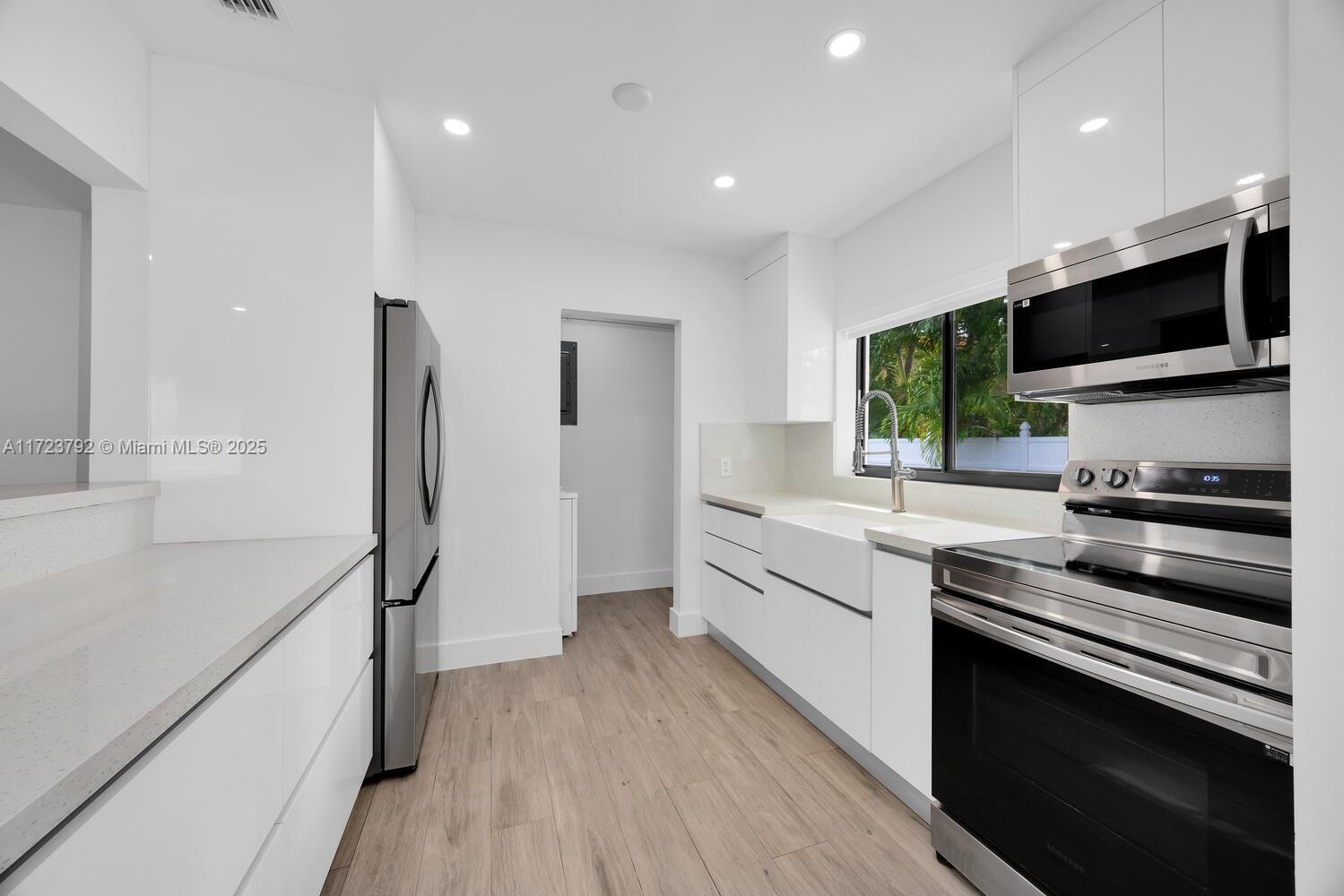 3600 SW 16th St # 3600