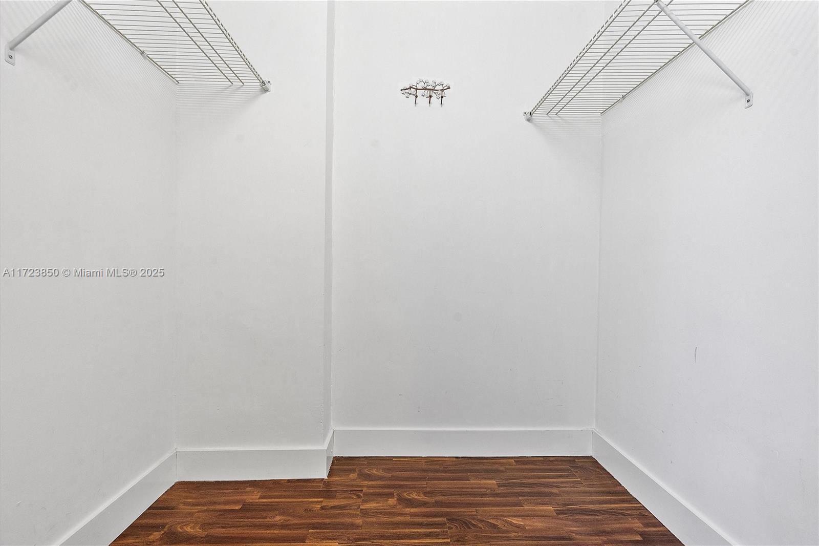 2450 NE 135th St # 406