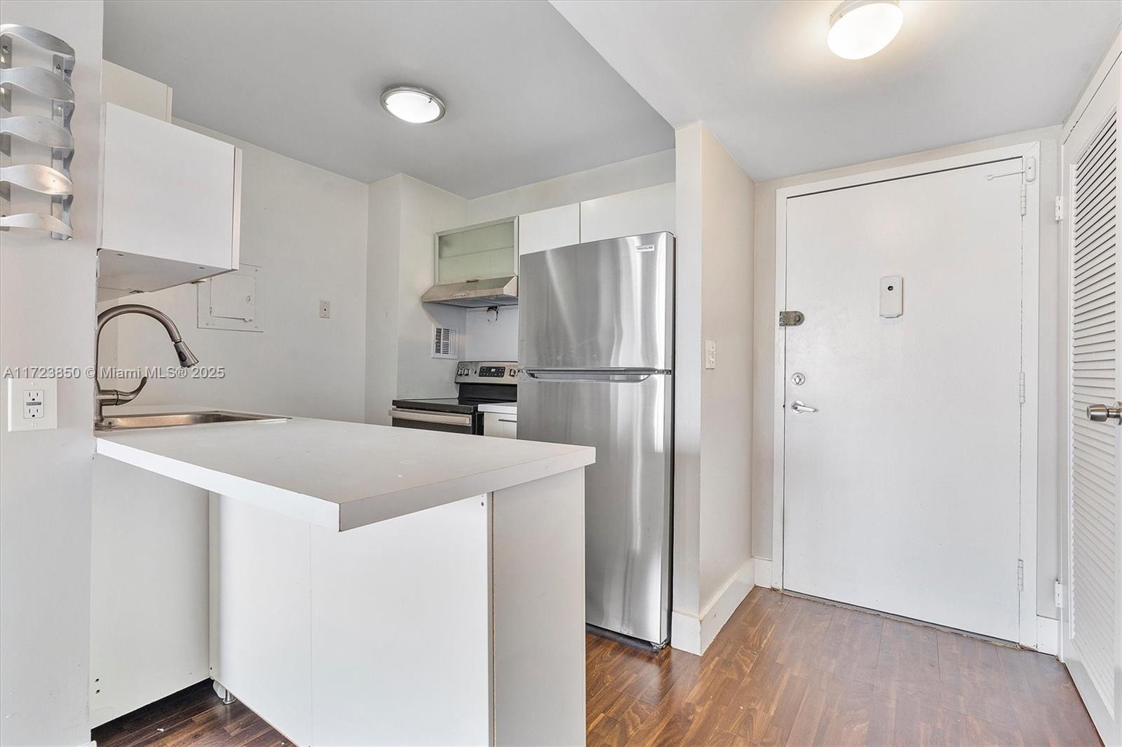 2450 NE 135th St # 406