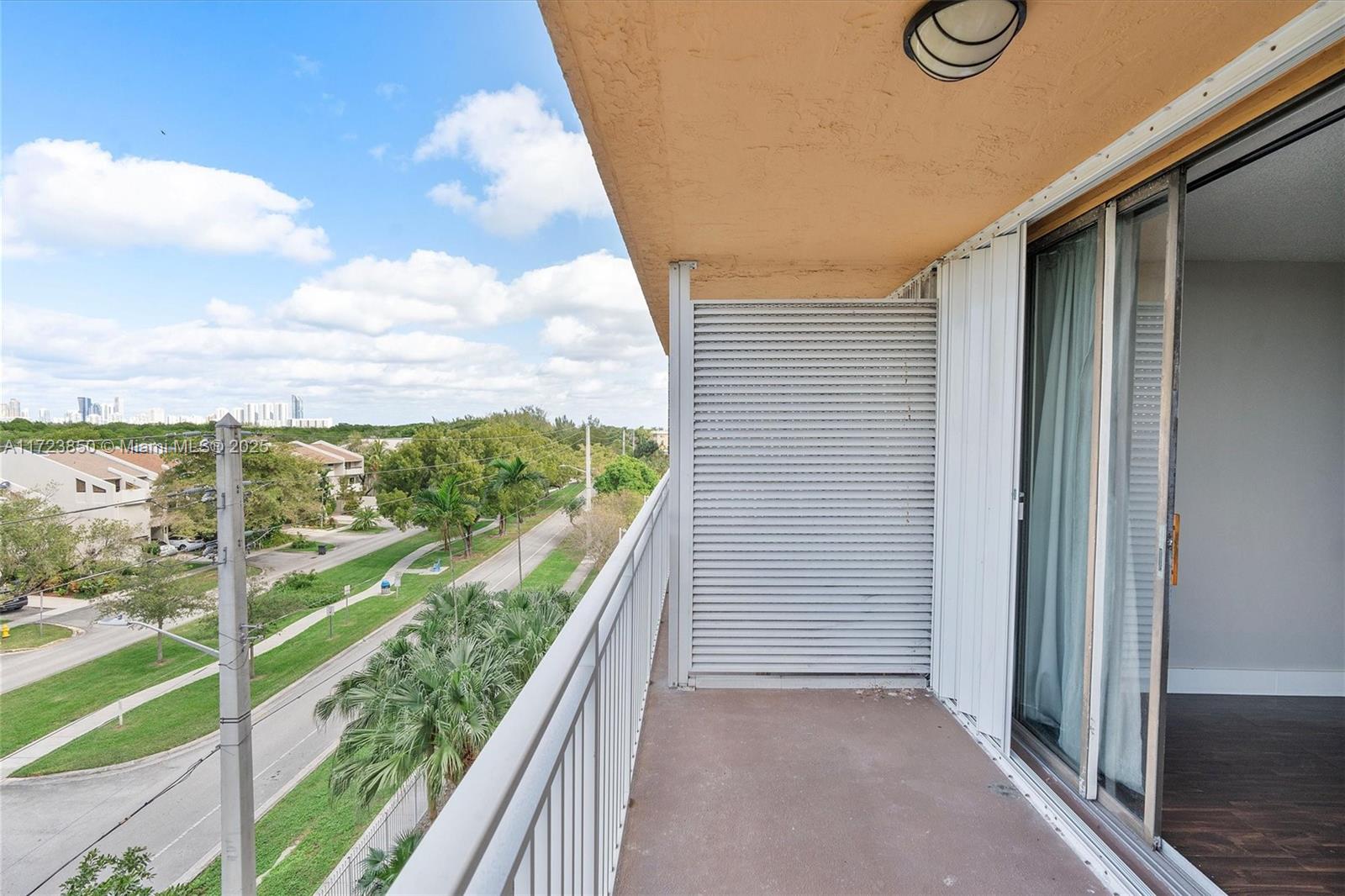 2450 NE 135th St # 406