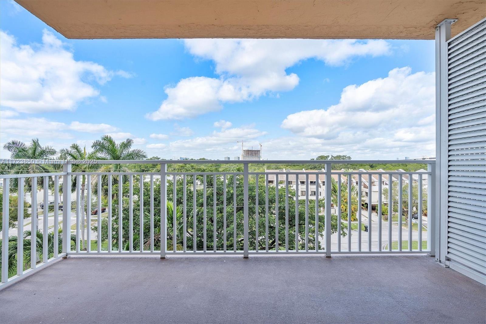 2450 NE 135th St # 406