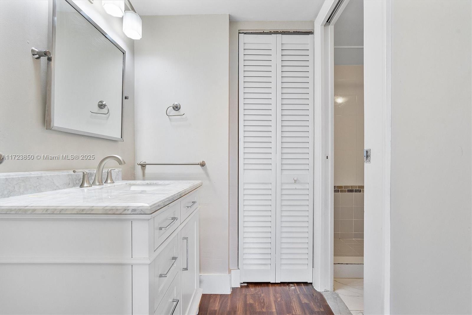 2450 NE 135th St # 406