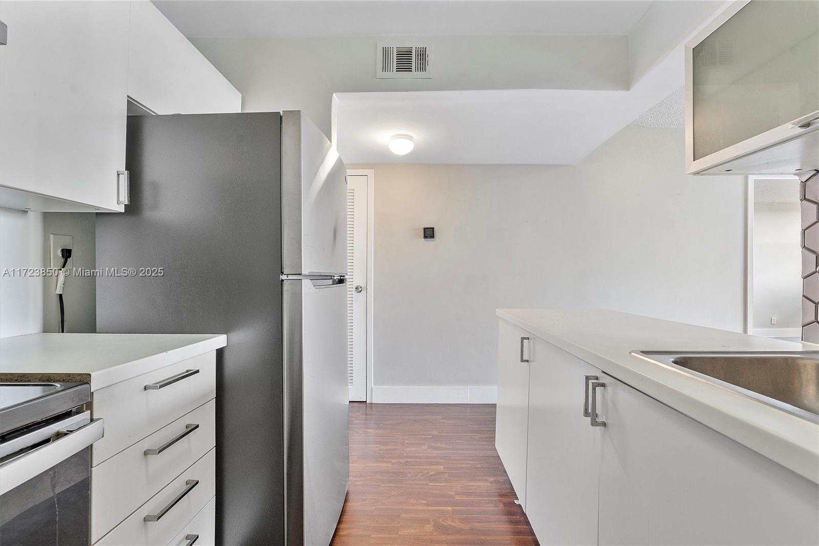 2450 NE 135th St # 406