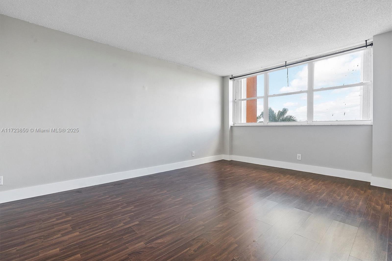 2450 NE 135th St # 406