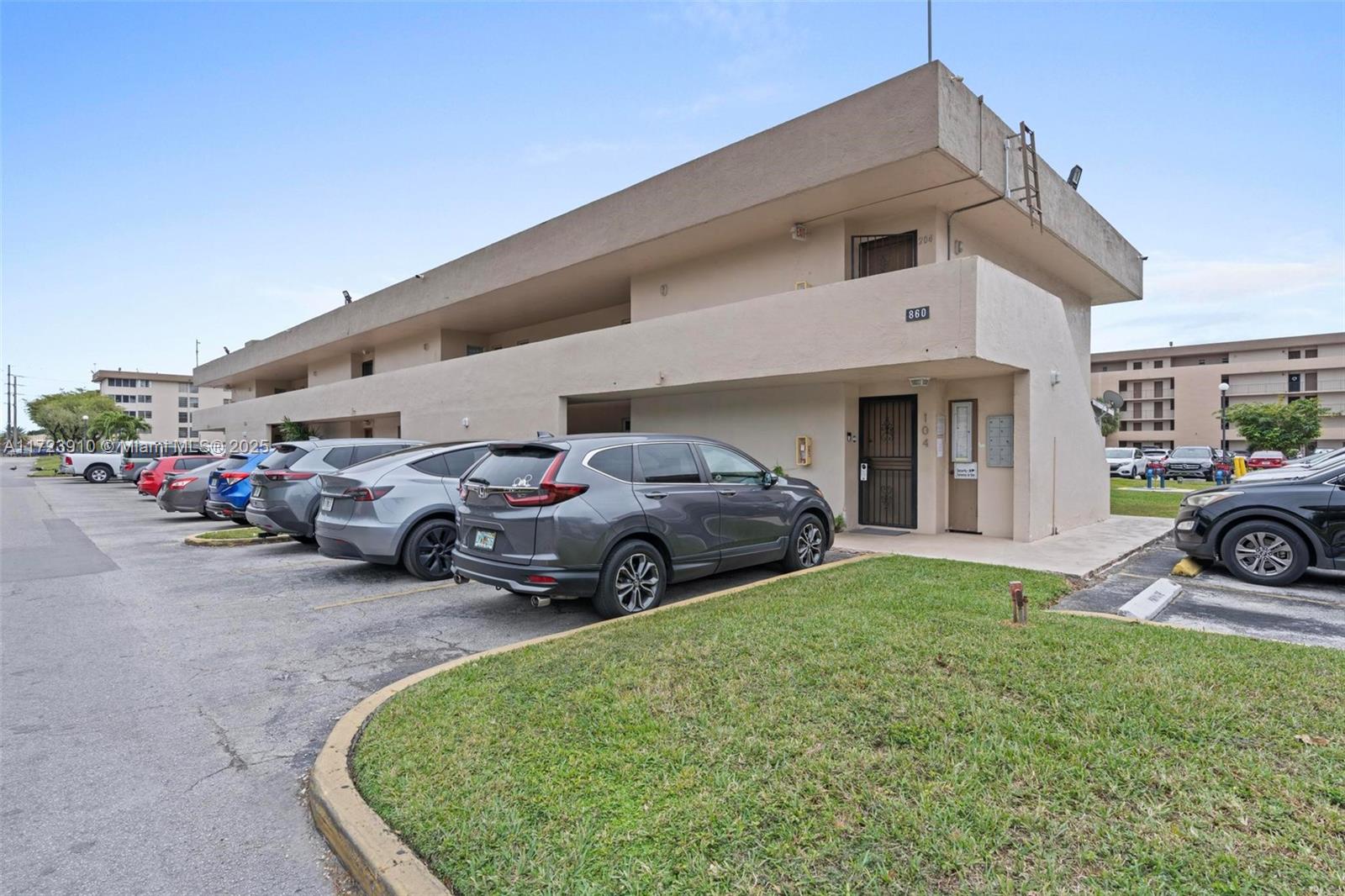 860 NW 87th Ave # 104